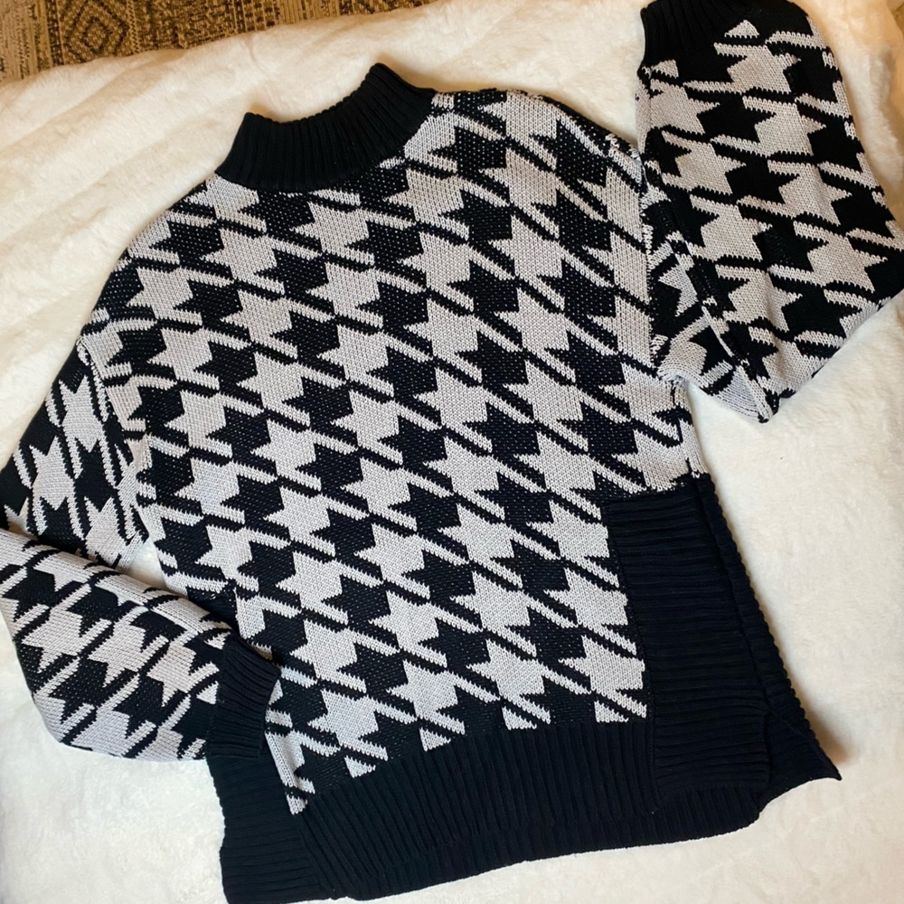 NINE WEST black and white crewneck sweater
